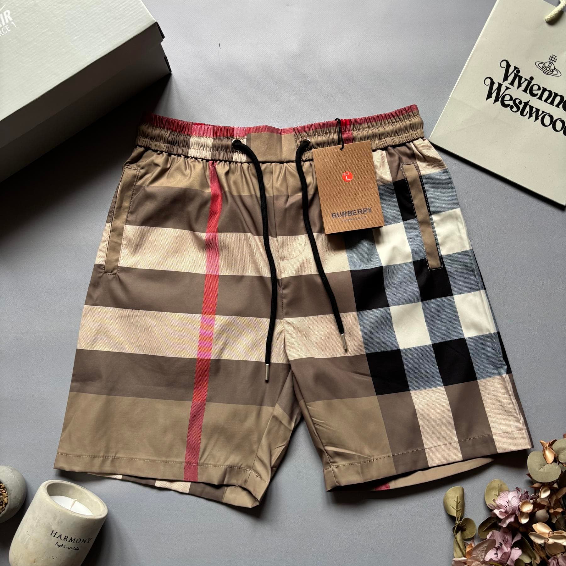 Burberry Shorts Коричневі