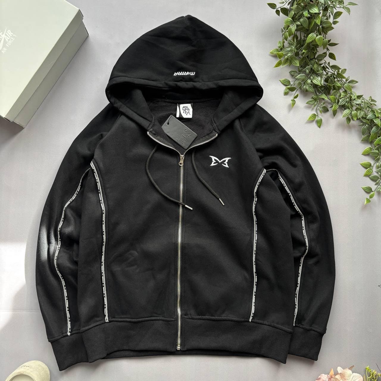 Mertra Zip hoodie Black