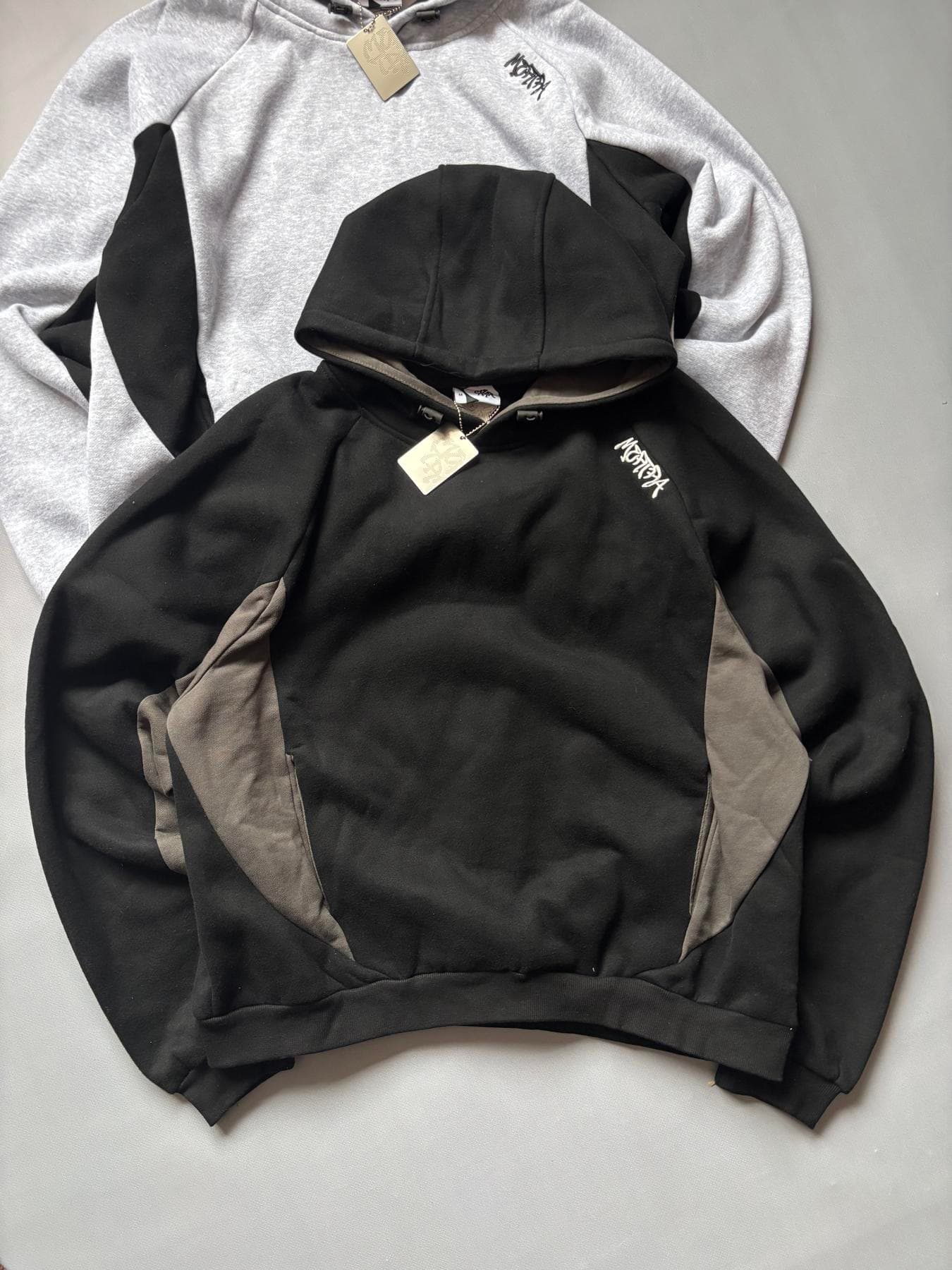 Mertra Hoodie Black