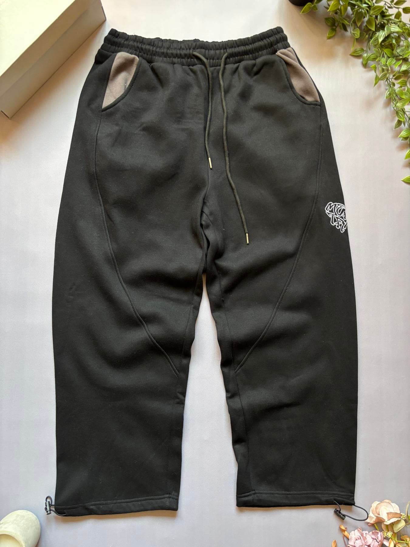 Mertra Pants Black